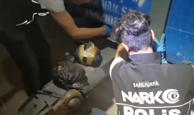 Şanlıurfa’da çiftçi kılığında traktörle uyuşturucu taşıyan şüpheli yakalandı