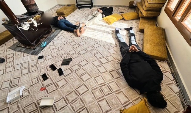 Şanlıurfa’da soba ve yoğurt kovalarında cep telefonu bulundu