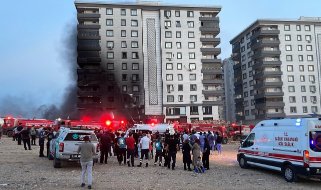 Şanlıurfa'da 10 katlı apartman alevlere teslim oldu! İtfaiye ve TOMA ekipleri yardıma koştu, 7 kişi dumandan etkilendi