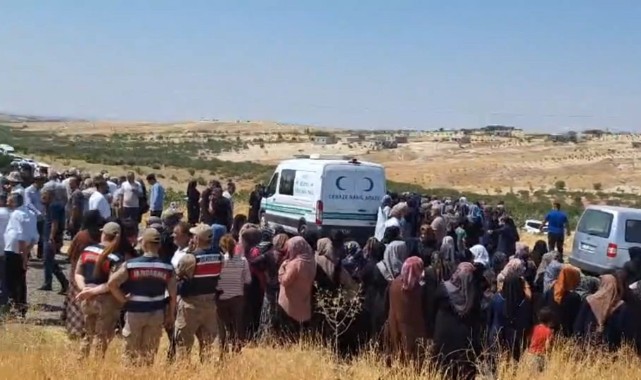 Şanlıurfa’da kazada ölen 3 kuzen yan yana toprağa verildi