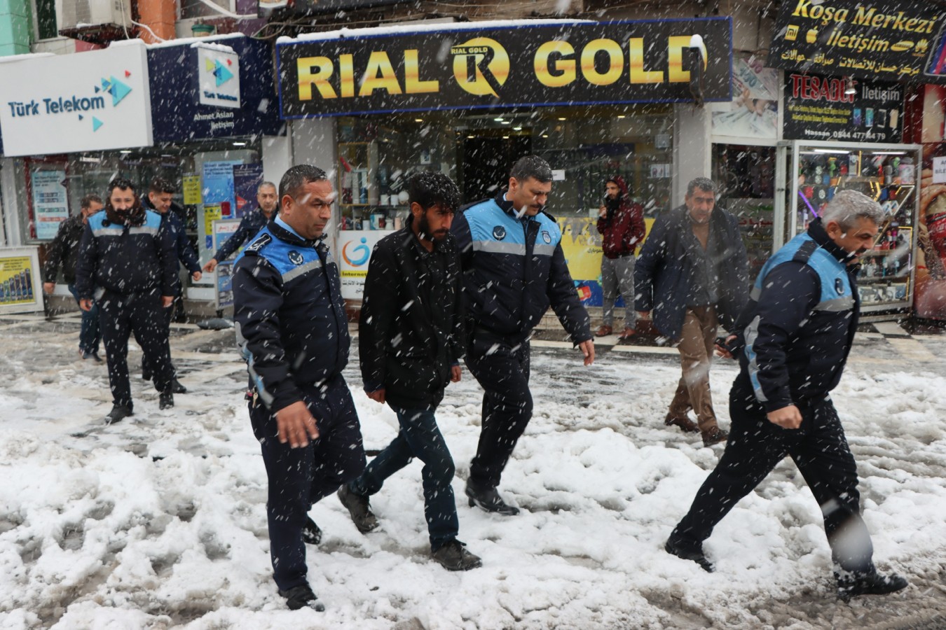 Büyükşehir Belediyesi sokakta kalan evsiz vatandaşların umudu oldu