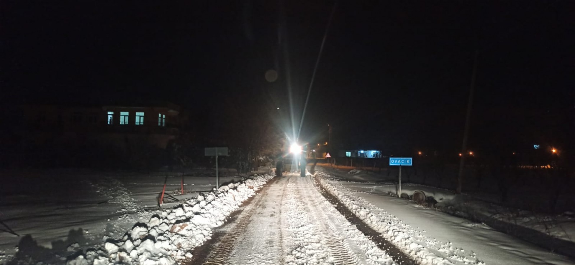 Şanlıurfa’da karla mücadele gece boyu sürdü