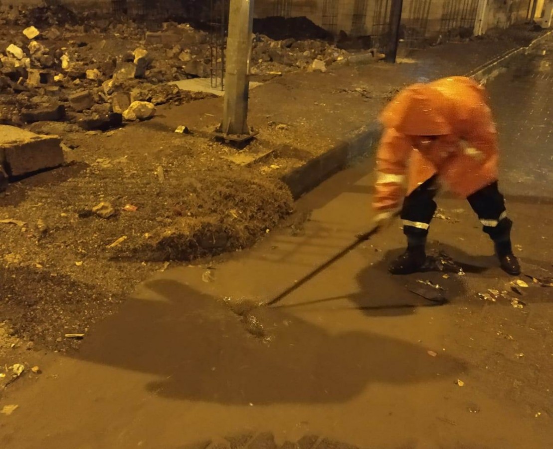 Viranşehir’de etkili yağış ekipleri harekete geçirdi