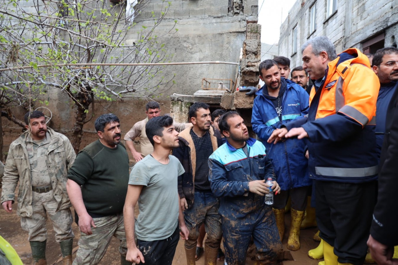 Beyazgül: Tüm sokaklar ve evler temizlenene kadar bize uyumak yok