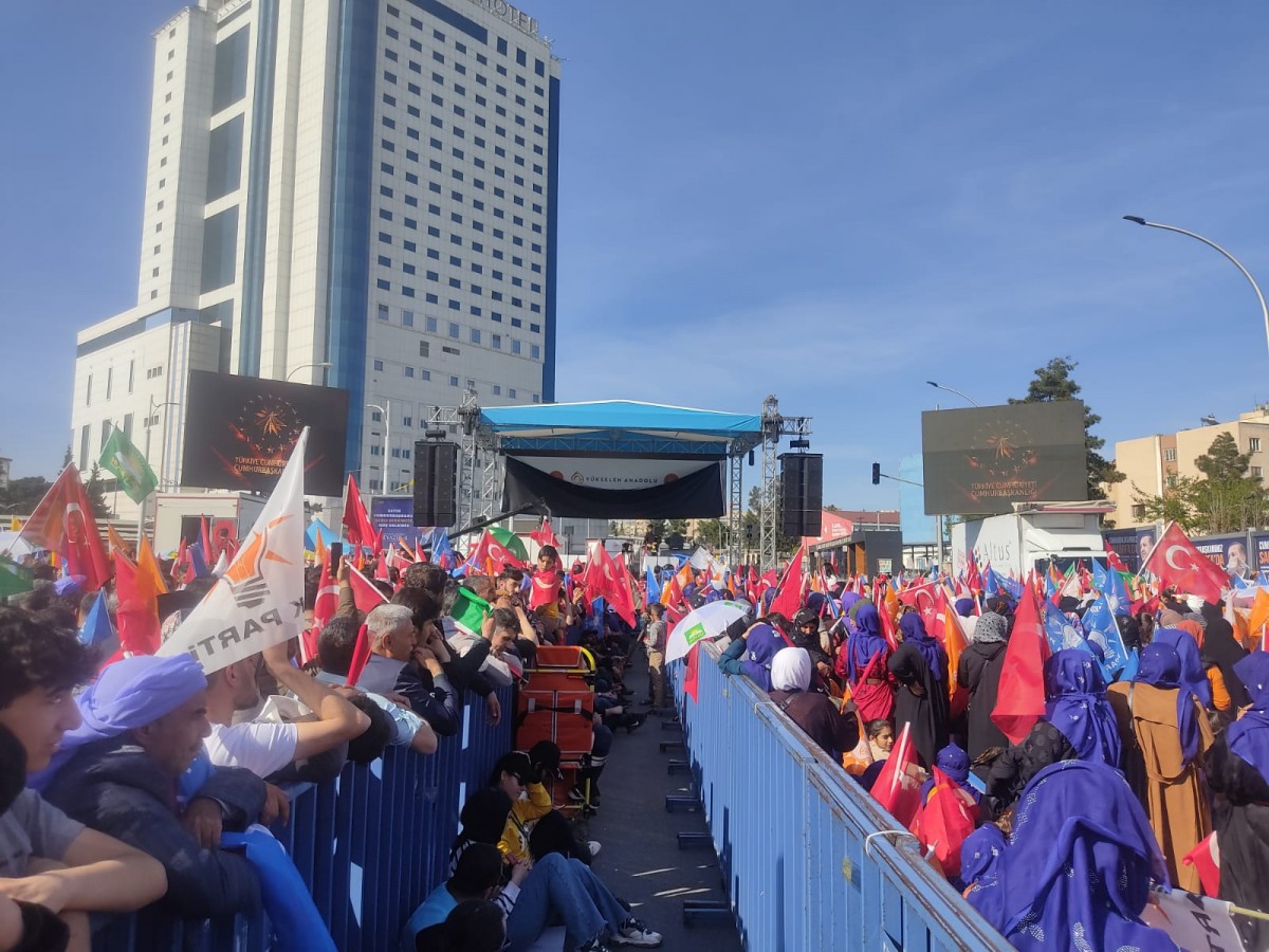 Urfalılar miting alanına gelmeye başladı