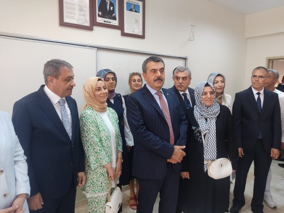Milli Eğitim Bakanı Yusuf Tekin'den Asım Sultanoğlu'na destek