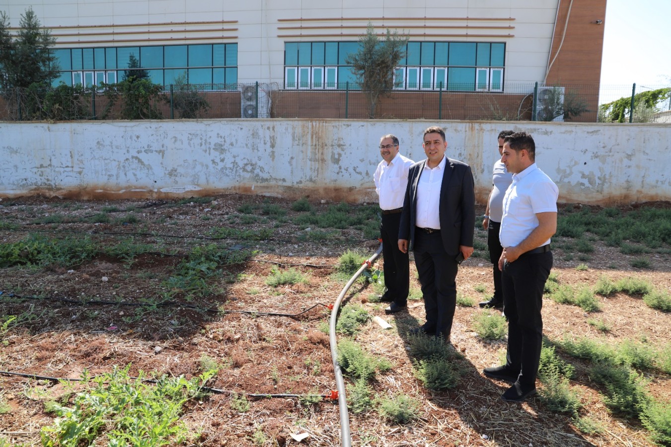 Solmaz:  Hastalar tarlada çalışırken toprakla haşır neşir olup stresten uzaklaşıp deşarj oluyor;