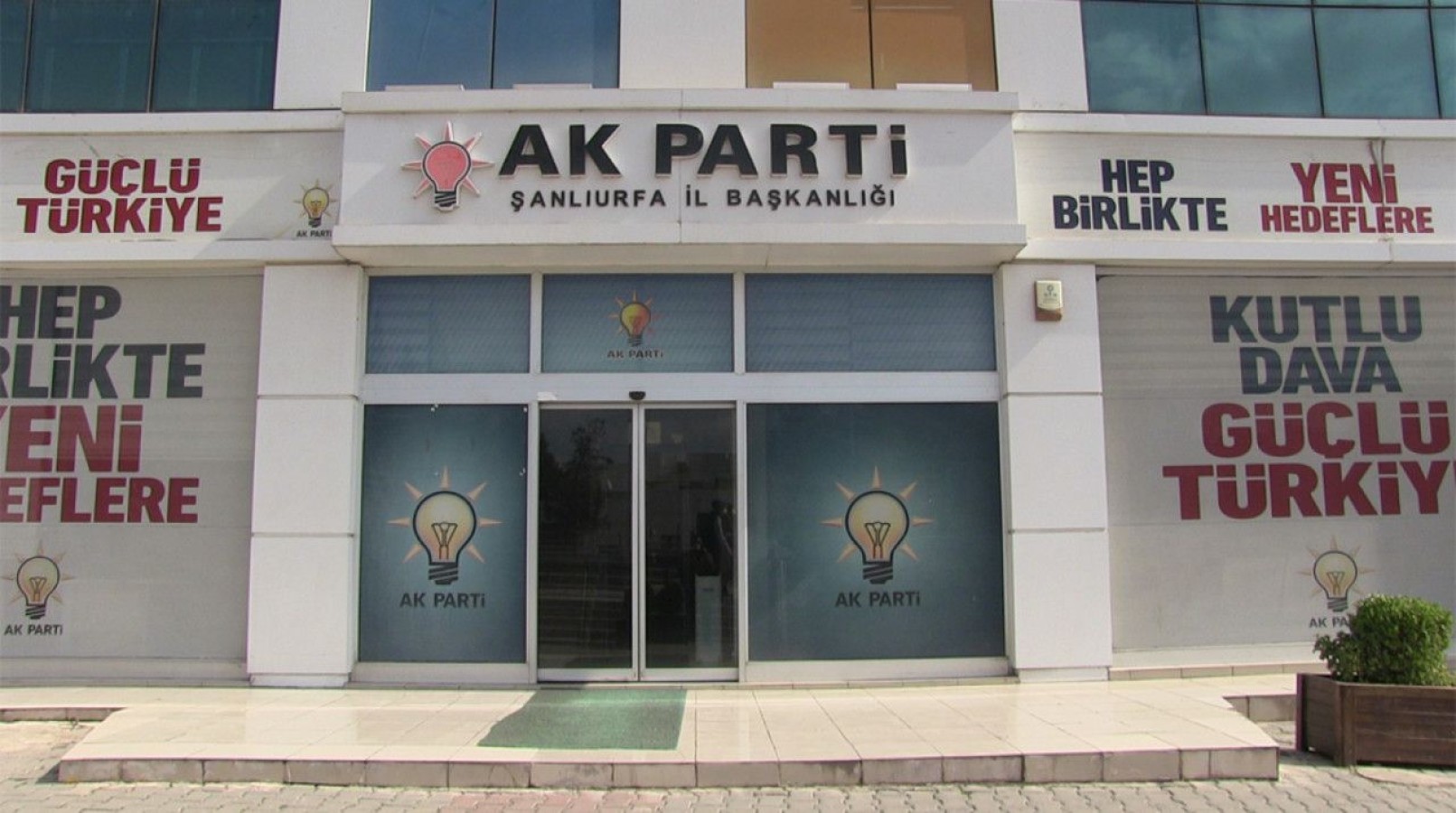 AK Parti İl Başkanlığına ilk büyükşehir aday adaylığı müracaatı yapıldı