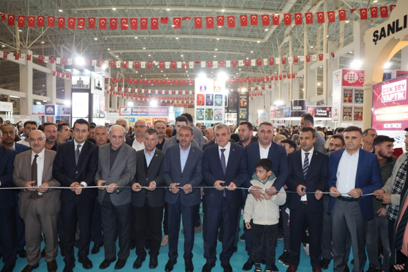 Urfa'da kitap fuarı kapılarını açtı;