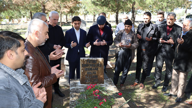 Abdullah Balak kabri başında dualarla anıldı;