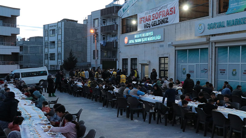 Haliliye’de vatandaşlar iftar sofrasında buluşuyor