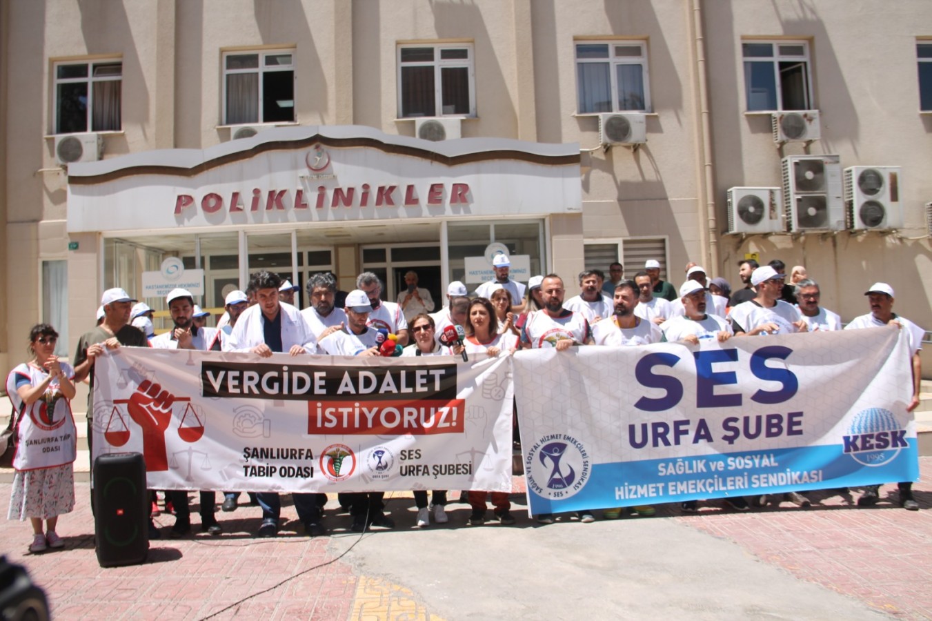 Sağlık çalışanları vergi sitemine karşı basın açıklaması düzenledi