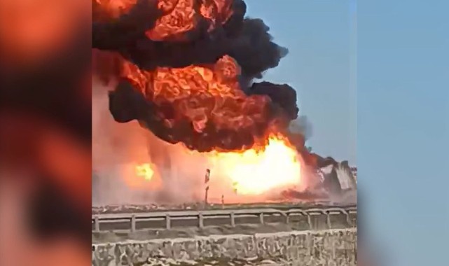 Şanlıurfa'da yakıt yüklü TIR alev alev yandı