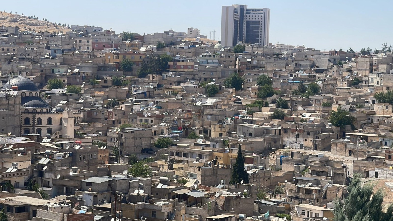 Şanlıurfa Barosu ve AYHED verilerine göre, kentte 21 ayda bin 260 kadın şiddet gördü, 859 çocuk istismara maruz kaldı.