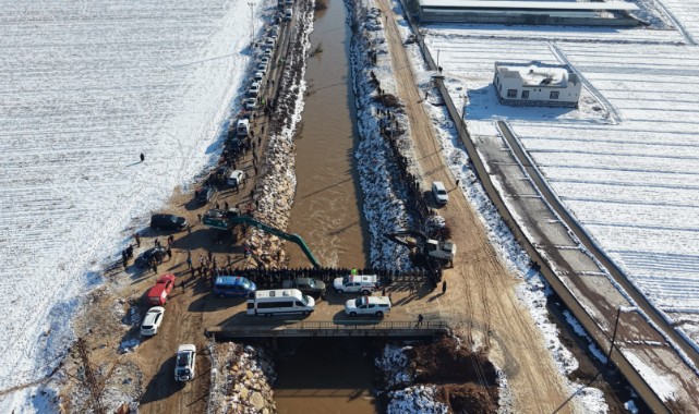 Şanlıurfa’da kayıp sürücü aranıyor, ölen 3 çocuk toprağa verildi